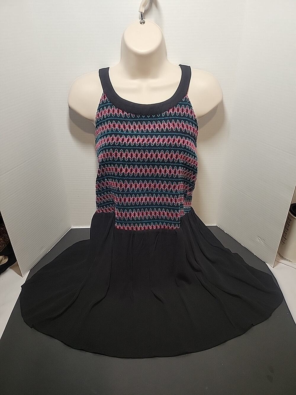 Torrid Black Multicolor Crinkle Cut Halter Tank Top Womens Sz 0 NWT